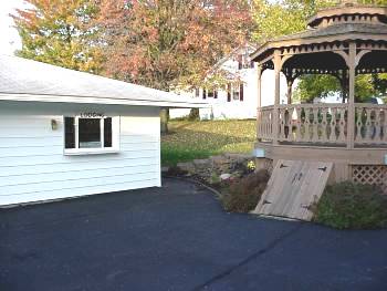 picutre of lodging office and gazebo